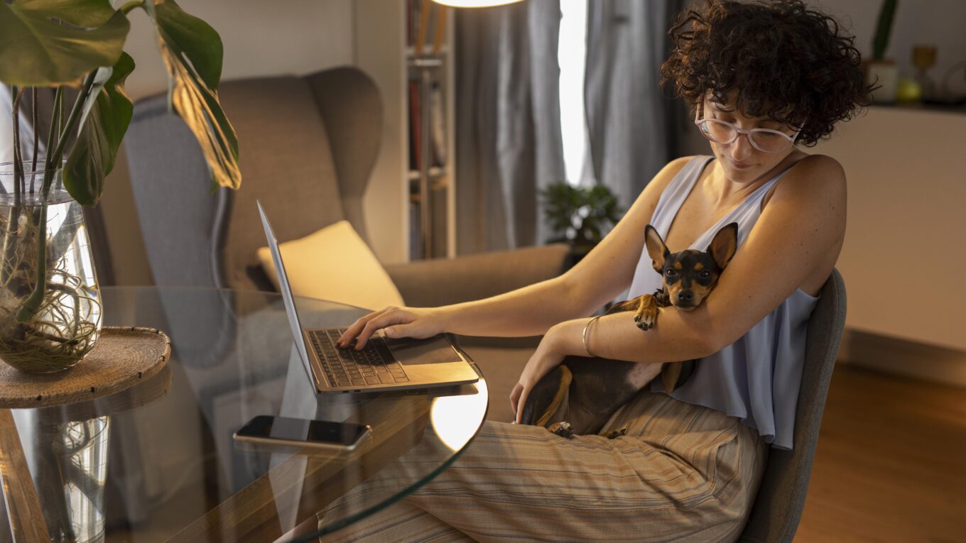 Como criar um ambiente de trabalho em casa sem gastar muito