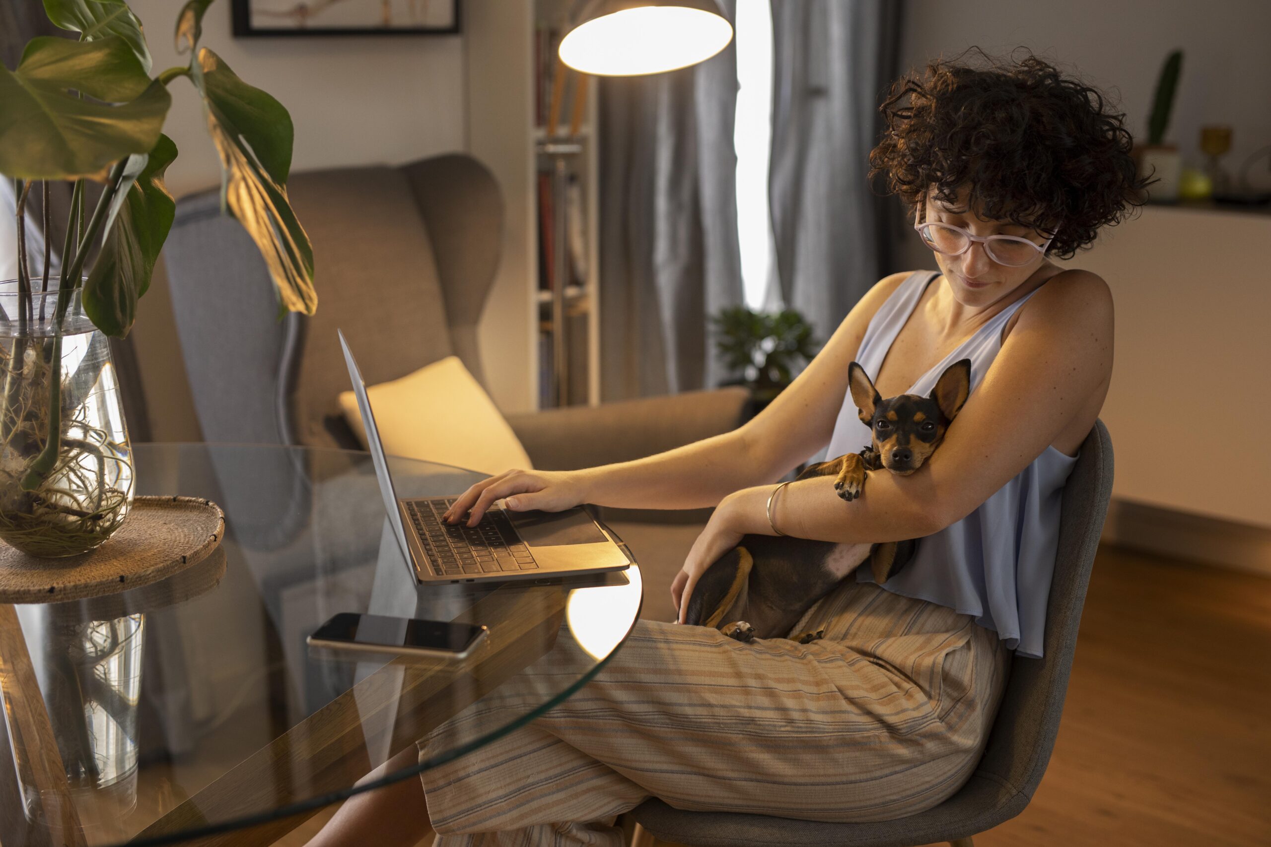 Como criar um ambiente de trabalho em casa sem gastar muito